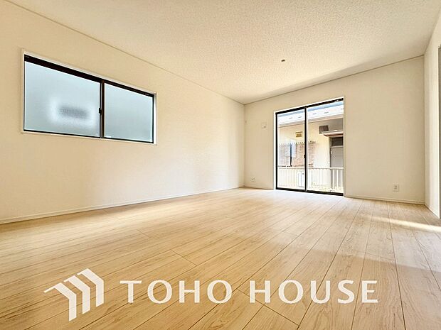 光と風があふれる開放的なリビングダイニングには自然と家族みんなが集まってきます。