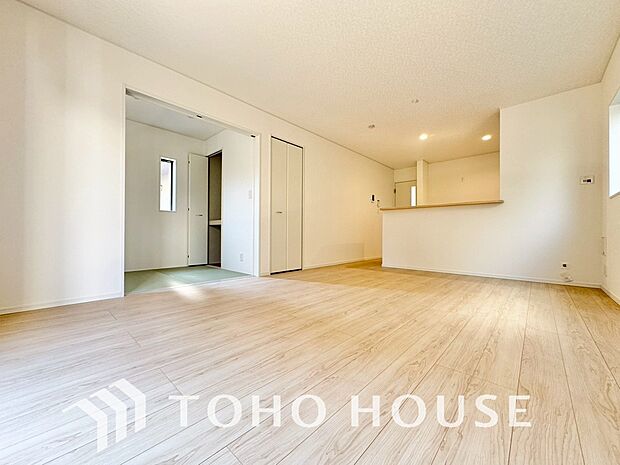 ホワイトナチュラルのテイストが、自然体で過ごせる心地良さ生み出しています。