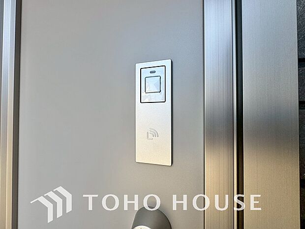 電子錠・カードキーシステム。合鍵を作りづらく、ピッキングが不可能なので、防犯対策に効果的です。