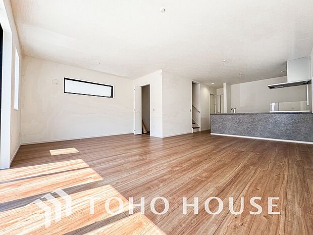 心温まるくつろぎを楽しめるリビングは、静かで落ち着いた癒しの空間となり、家族とゆったり過ごせます。