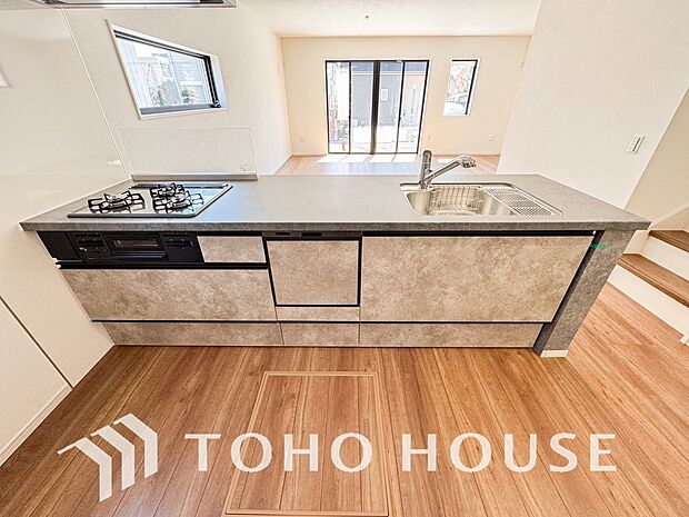 広々としたキッチンスペースで快適に作業ができると、毎日のお料理もより一層楽しく取り組めそうですね。