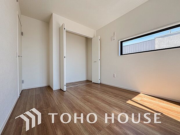 お子様の心と身体を見守る子供部屋として、小さな自立心を育むお部屋作りを見越してご覧下さい。