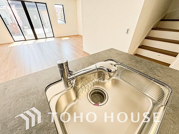 浄水と原水をボタン一つで切り替えられる浄水器一体型水洗。近年主流になりつつある人気の設備です。