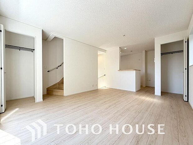 光と風があふれる開放的なリビングダイニングには自然と家族みんなが集まってきます。