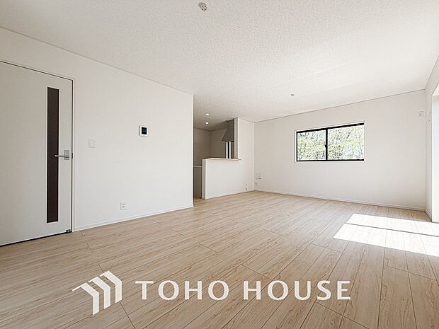 家族皆が集まる場所だからこそ、一番明るく使い勝手のいい空間に仕上げております。