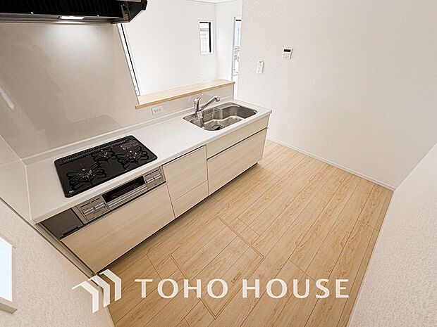 充実した収納スペースを搭載したシステムキッチンは、日々の家事がはかどります。