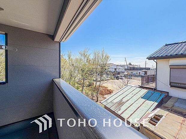 豊かな陽光に照らしだされる素敵な空間。季節を問わず華やいだ素敵な風景をお楽しみいただけます。