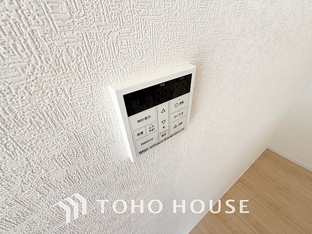 スイッチ1つで一定量の湯を浴槽に張ったり、保温や追い焚きをすることができる機能は何かと便利。