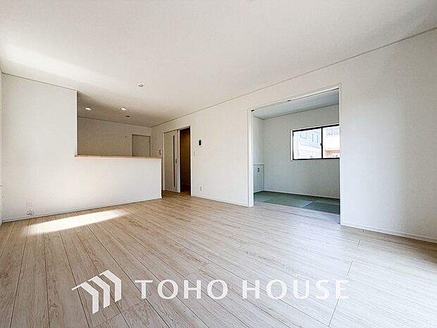 ホワイトナチュラルのテイストが、自然体で過ごせる心地良さ生み出しています。