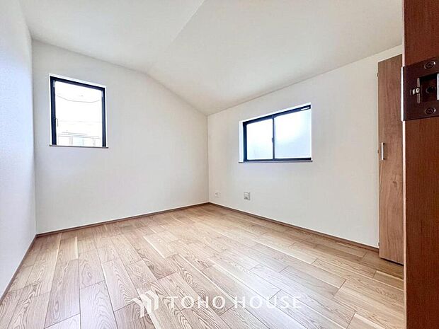 お子様の心と身体を見守る子供部屋として、小さな自立心を育むお部屋作りを見越してご覧下さい。