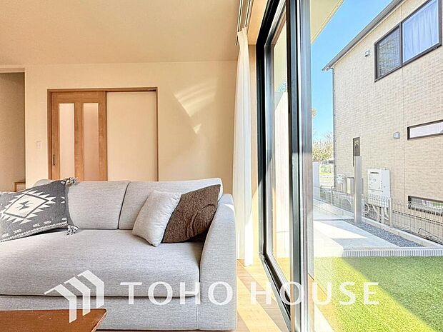 ホワイトナチュラルのテイストが、自然体で過ごせる心地良さ生み出しています。