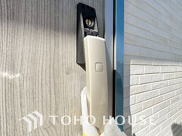 電子錠・カードキーシステム。合鍵を作りづらく、ピッキングが不可能なので、防犯対策に効果的です。