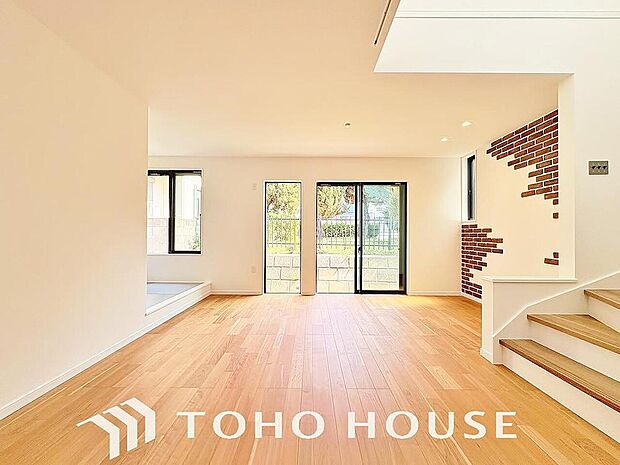 朝は爽やかな日差しを浴びながら、家族みんなでおいしい朝食。昼下がりにはのんびりと過ごすひと時。