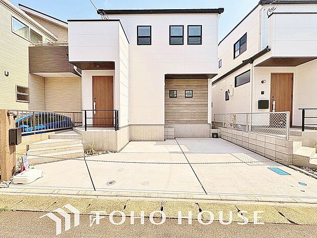 マンションとは違う敷地内駐車。ご主人様のお車のお手入れにも気合が入りますね。