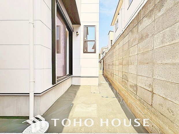 窓の先に庭があると風通しも良く、四季折々の変化も感じとることができそうですね。