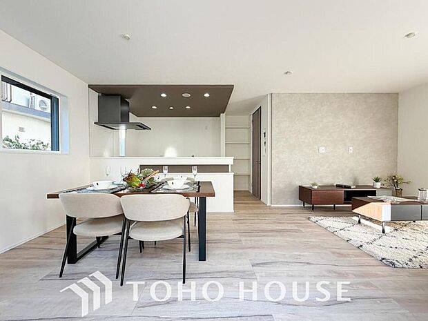 造りこんだ空間演出の妙が生み出す光と質のハーモニーはこの住宅のクオリティの良さを実感させてくれます。