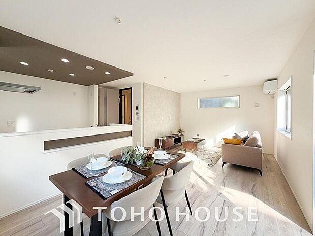 家は、ただ生活する場ではなく、笑顔の毎日、安らぎの日々のために、暮らしを愉しく、快適にする場所。