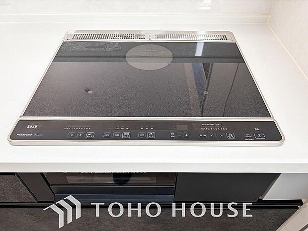 IHクッキングヒーターはフラットトップで汚れもサッとふくだけで簡単にお手入れをすることができます。