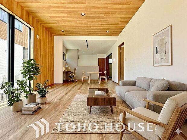 広いLDKでは家族が集まり一緒の時間を過ごせる工夫がされております。