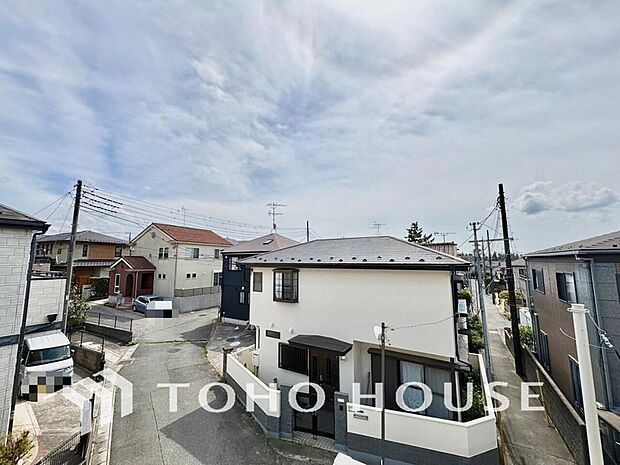 その豊かな眺望にふさわしい空間には、通風・採光にも優れ、心地よい光と風があふれています。