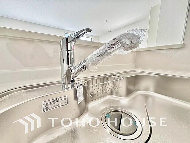 安全でおいしい水を手軽に。ボタンひとつで浄水と原水に切り替えられる浄水器一体型水洗を使用。