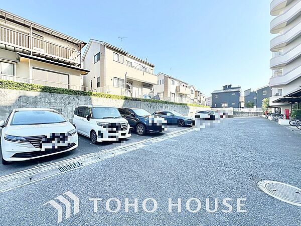 敷地内駐車場（空き状況、料金等についてはお気軽にお問合せください。）