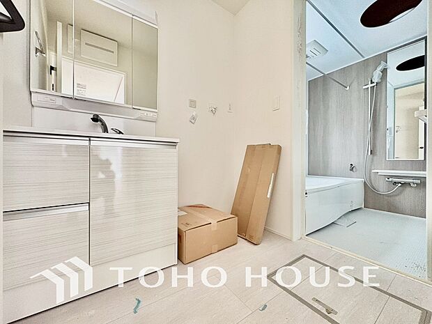 収納もさる事ながら、朝の慌ただしい時間もホテルライクなスペースで余裕とゆとりを感じて頂けます。