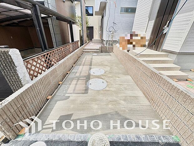 家のすぐ前に駐車場があるため、出入庫がスムーズで時間を気にせず快適にご利用いただけます。