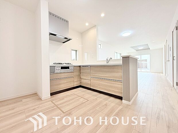 家族と会話を楽しみながらお料理ができる理想のキッチンスタイルです。