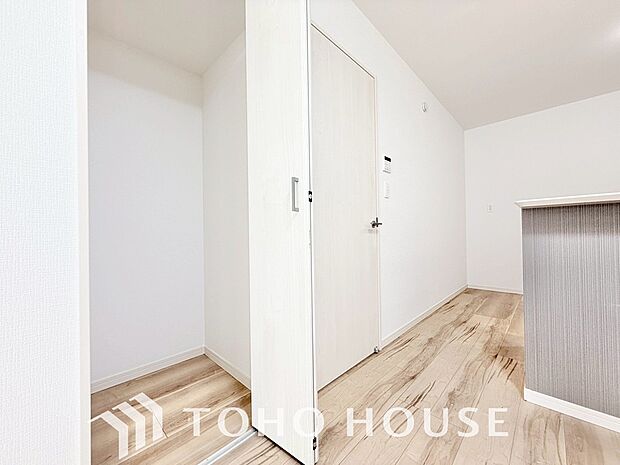 少しでも空いているスペースを収納にすることで、無駄のない空間を演出しております。