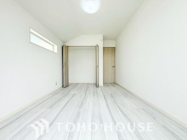 一日の疲れを癒やしてくれる主寝室。時を忘れて過ごす場所として過ごせるお部屋。