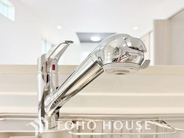 安全でおいしい水を手軽に。ボタンひとつで浄水と原水に切り替えられる浄水器一体型水洗を使用。