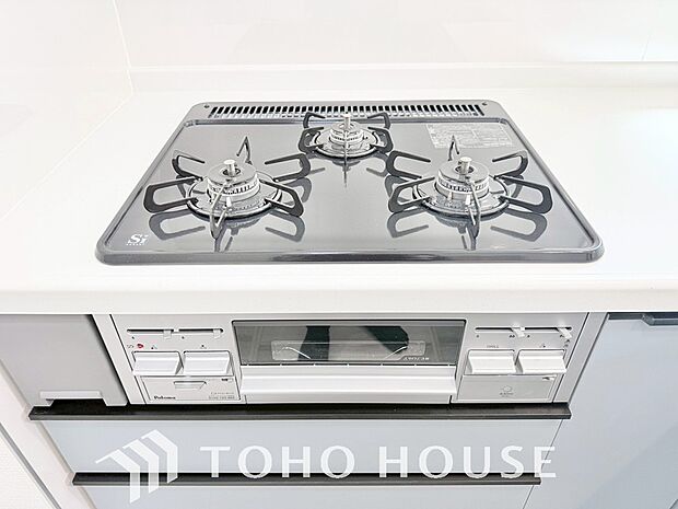 3口コンロは一度に複数のお料理を作ることができるメリットがあります。毎日のキッチンタイムを効率よく。