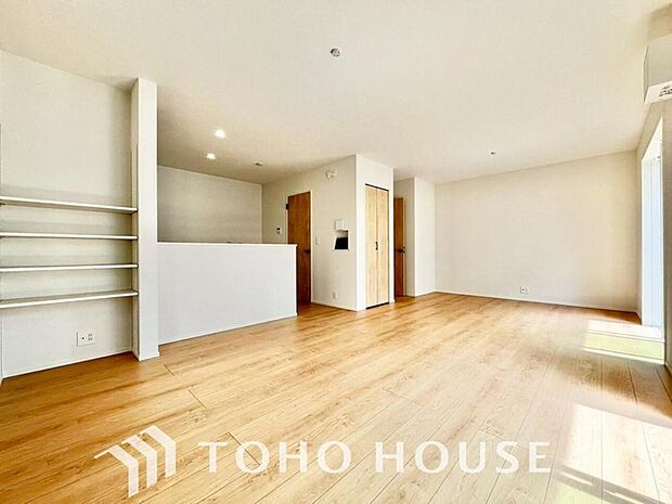 作り手の「気持ちの良いリビングでお過ごししていただきたい」という思いを感じさせます。