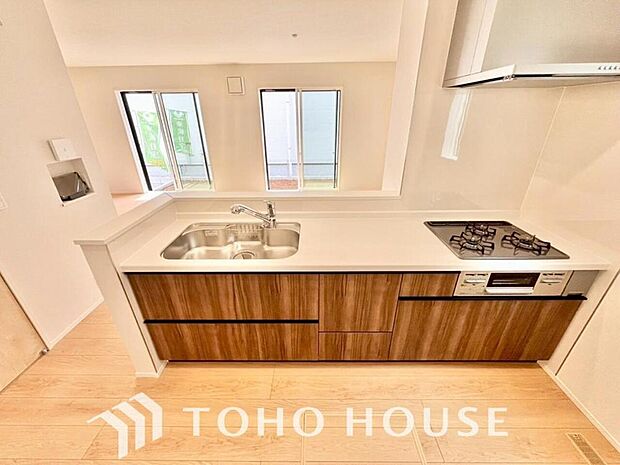 広々キッチンを採用。みんなで作った料理を召し上がりながらの会話は、どのような物になるのでしょうか。