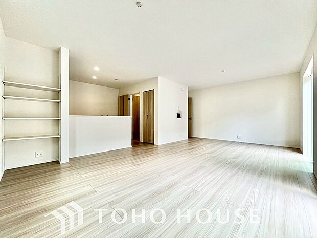 作り手の「気持ちの良いリビングでお過ごししていただきたい」という思いを感じさせます。