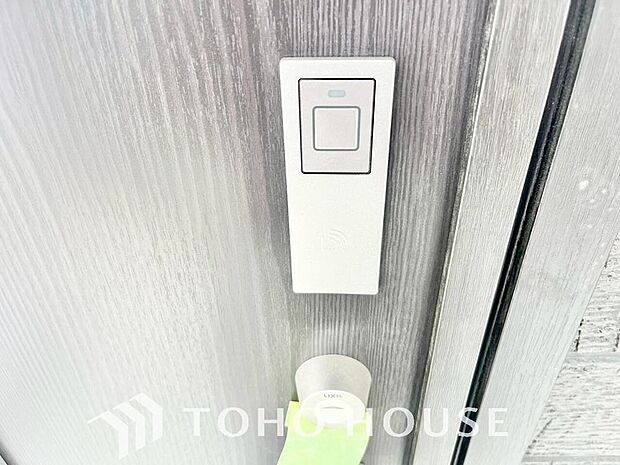 防犯対策への意識が高まっている最近では、補助錠として鍵穴のない電子錠を選ぶ方も増えています。