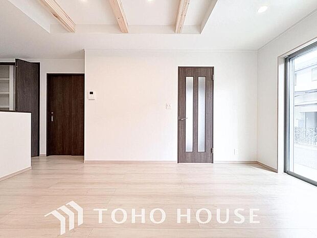 作り手の「気持ちの良いリビングでお過ごししていただきたい」という思いを感じさせます。