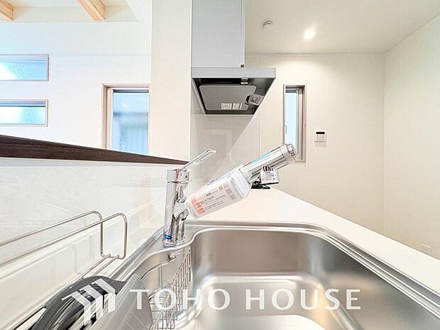 浄水と原水をボタン一つで切り替えられる浄水器一体型水洗。近年主流になりつつある人気の設備です。