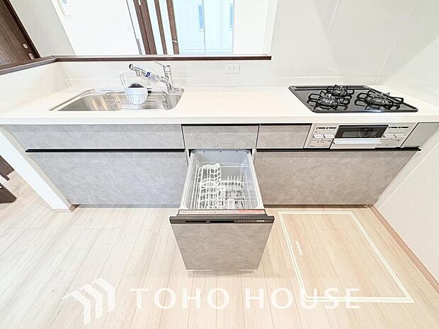 食器洗いの手間や時間が軽減できるアイテム。高温水や高圧水流を使うことにより効率よく食器洗浄できます。