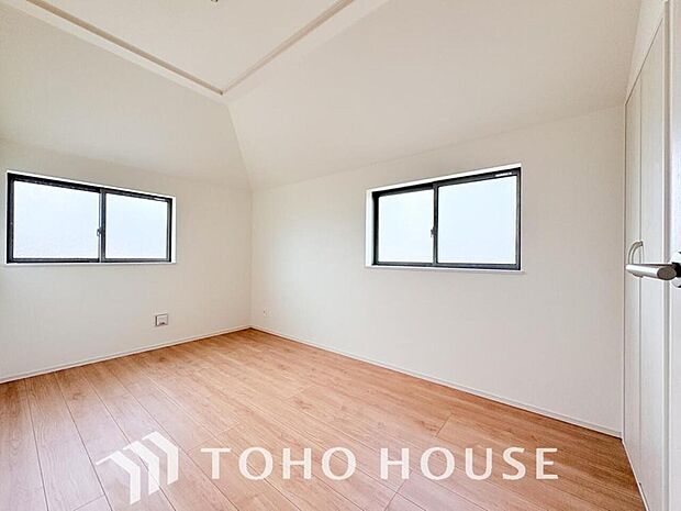 快適な光を取り入れ、心地よい風を取り入れます。心と体をゆったりと安らげる寝室。