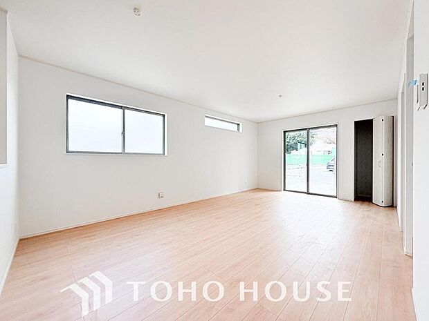 光と風があふれる開放的なリビングダイニングには自然と家族みんなが集まってきます。