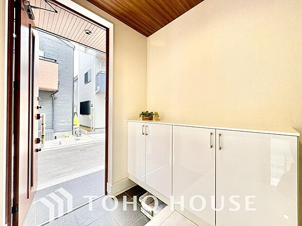 ダウンライトを使用しお洒落に演出。帰りたくなる家をテーマに設計。いつも「人」と「家」の間に・・・。