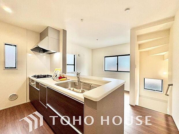 広々キッチンを採用。みんなで作った料理を召し上がりながらの会話は、どのような物になるのでしょうか。