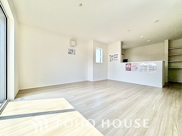 爽やかな通風と採光を存分に感じる事が出来る空間。毎日の暮らしに癒しをもたらす居心地の良いリビング。