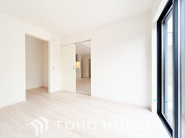 白を基調とした室内は、明るい住空間を造り出すだけでなく、清潔感をもたらしてくれます。