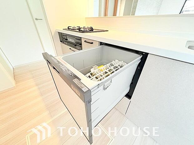 ビルトイン食洗機。高温のお湯や高圧水流を使うことにより汚れを効果的に落とすことができます。