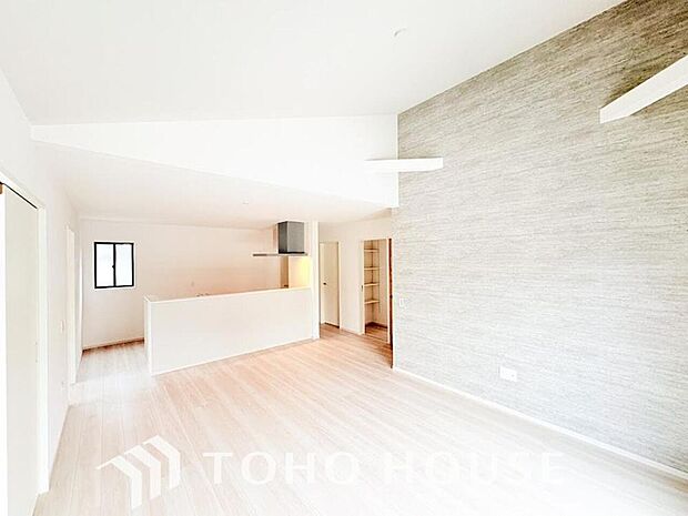 朝は爽やかな日差しを浴びながら、家族みんなでおいしい朝食。昼下がりにはのんびりと過ごすひと時。