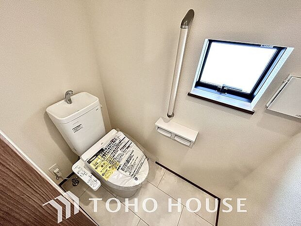 清潔な空間であって頂けますように、目に留まるだけではなく、汚れをふき取り易いフロアと壁紙をチョイス。