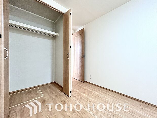 一日の疲れを癒やしてくれる主寝室。時を忘れて過ごす場所として過ごせるお部屋。